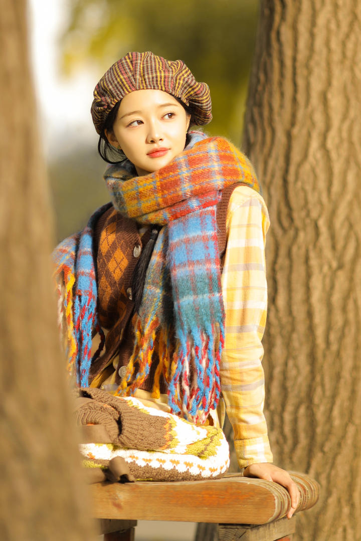 秋日物语甜美漂亮女孩树林里摄影写真图片