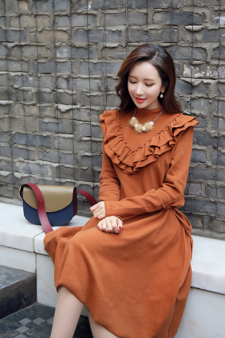 穿着长裙的韩国气质女神李妍静图片