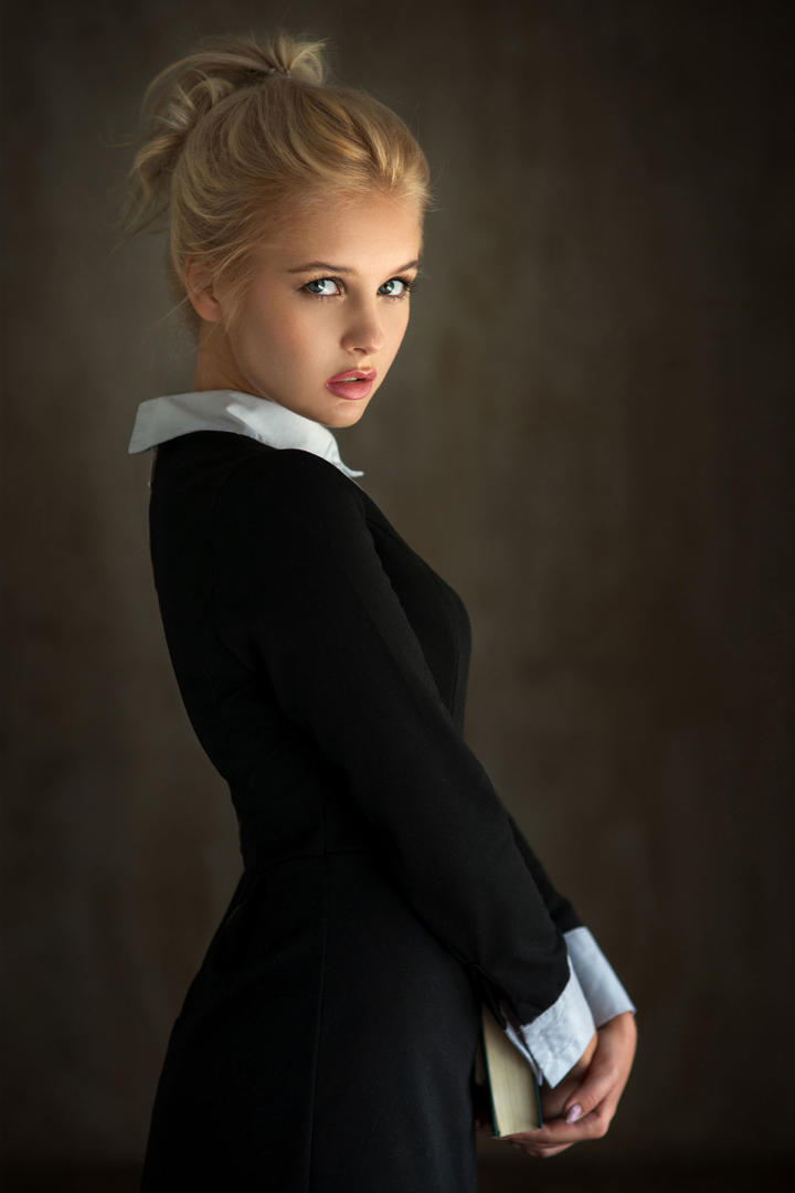 欧美穿正装的美女艺术摄影图片