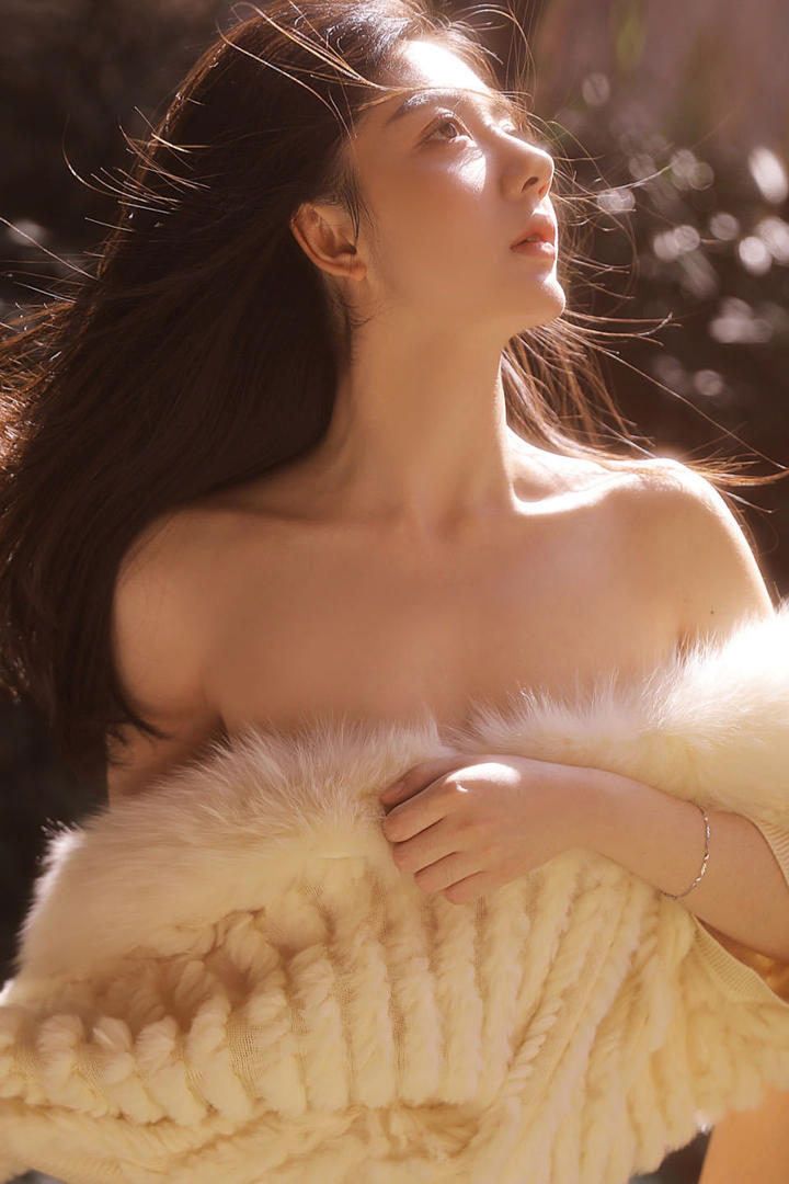 超清唯美清纯白皙美女写真图片