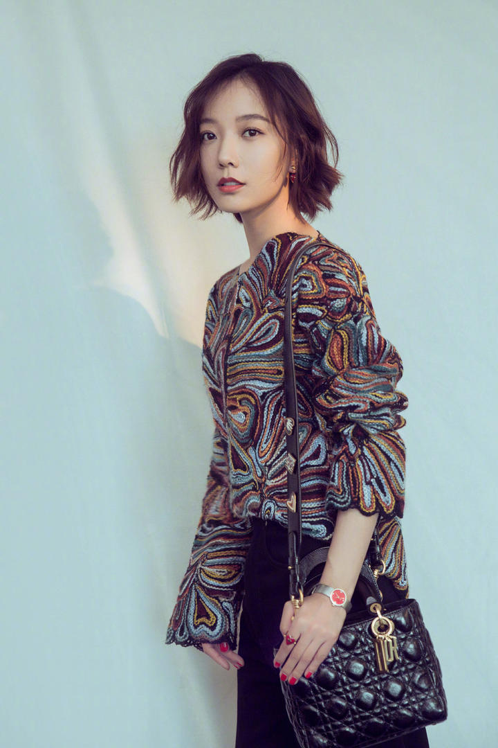 中国美女明星王珞丹时尚穿搭写真图片