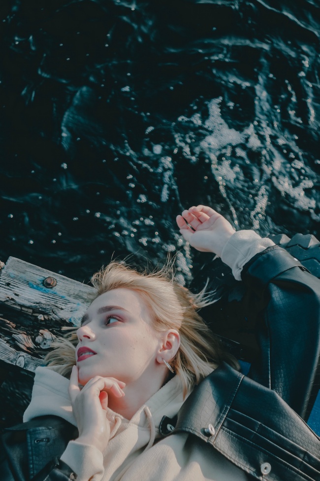 欧洲白人美女写真图片