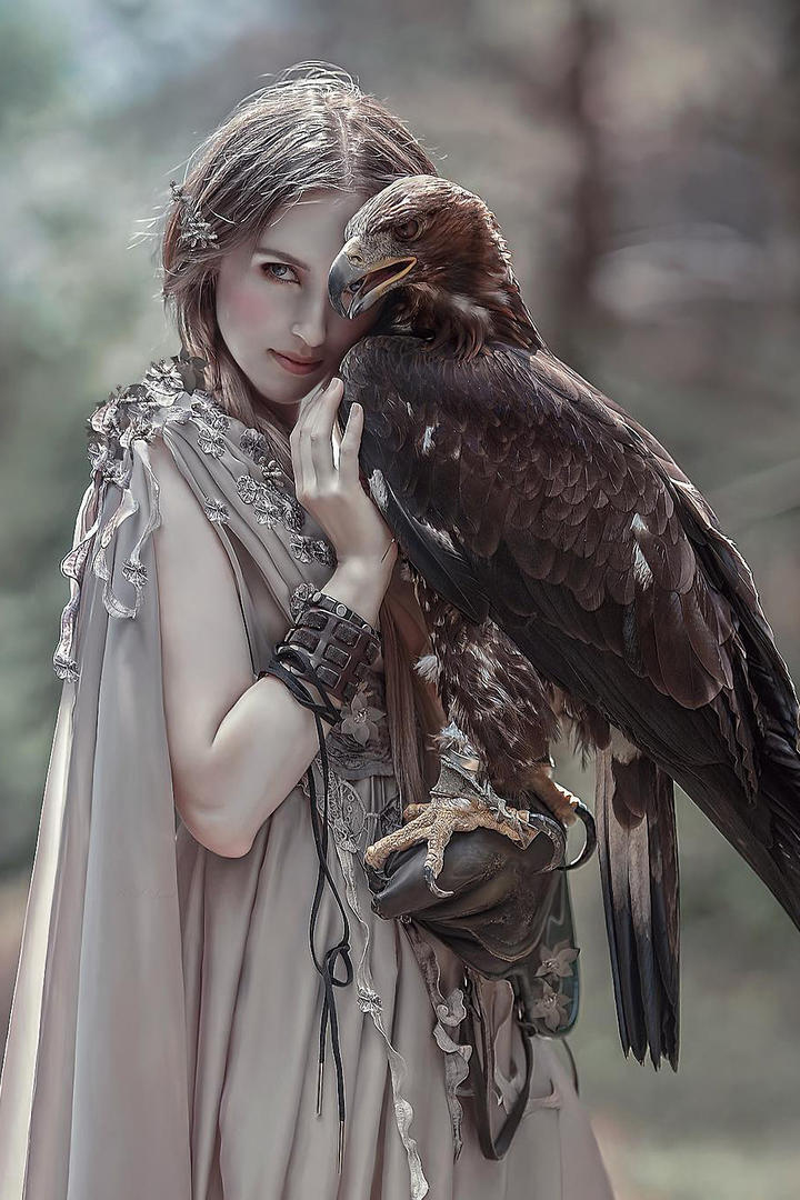 国外少女与鹰艺术人像摄影图片