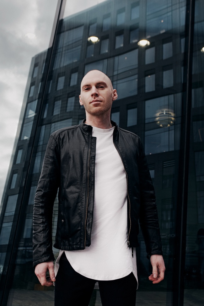 男人成熟稳重图片