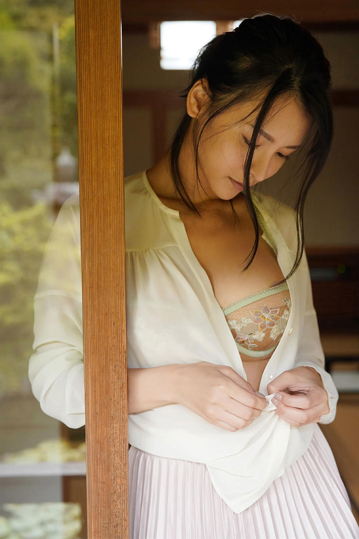 日本成熟美女艺术照