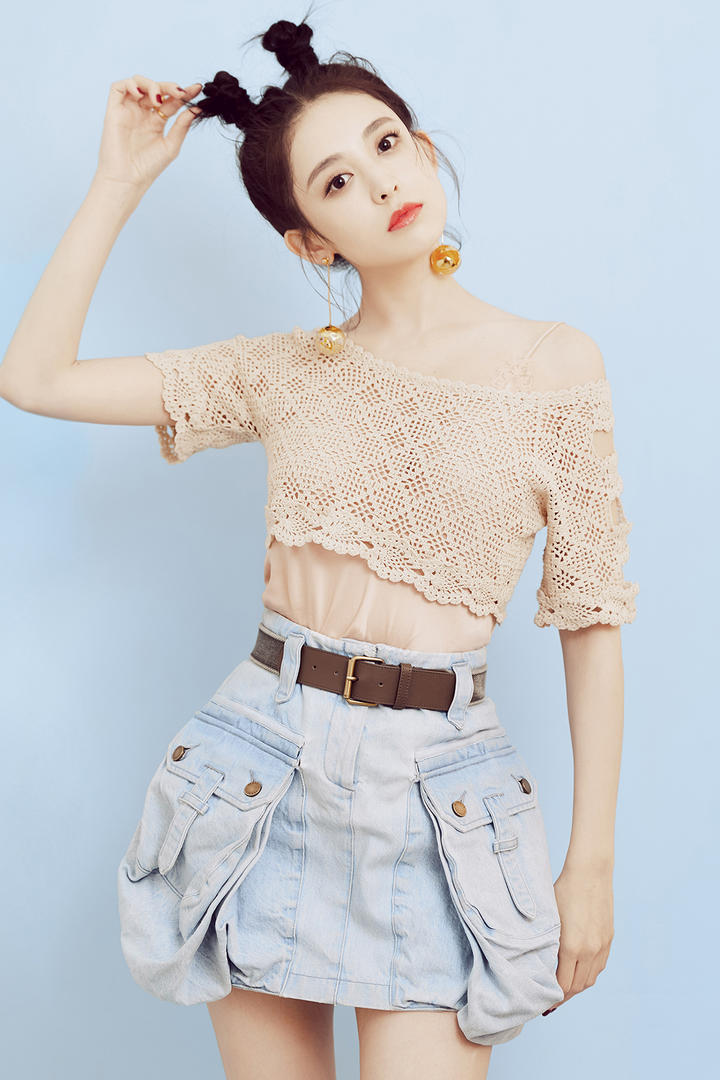 性感时尚的超短裙美女古力娜扎