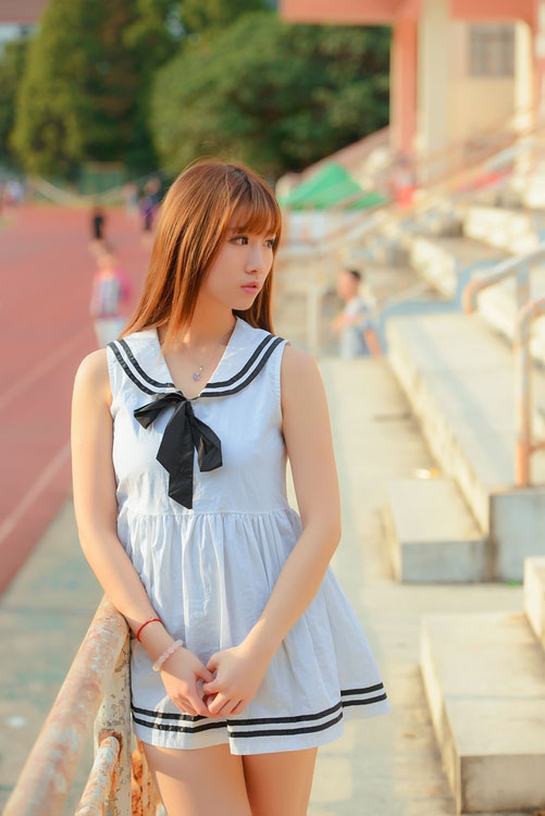 让人忍不住想拥入怀中的清纯妙人