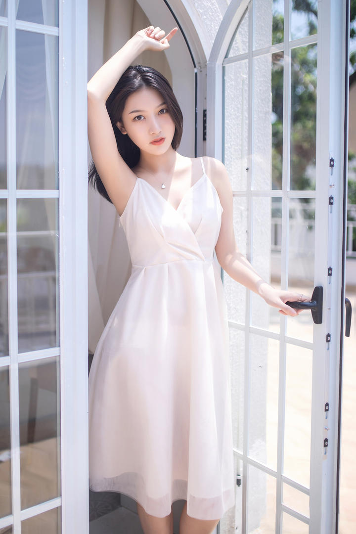 小家碧玉h清纯美女白璐写真图片