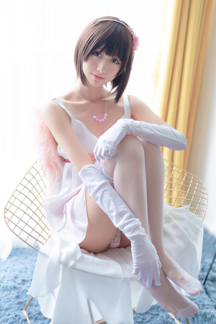 穿白色公主裙清纯好看的美女图片免费下载