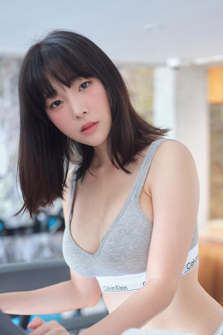 韩国极品美女模特健身房性感自拍图片