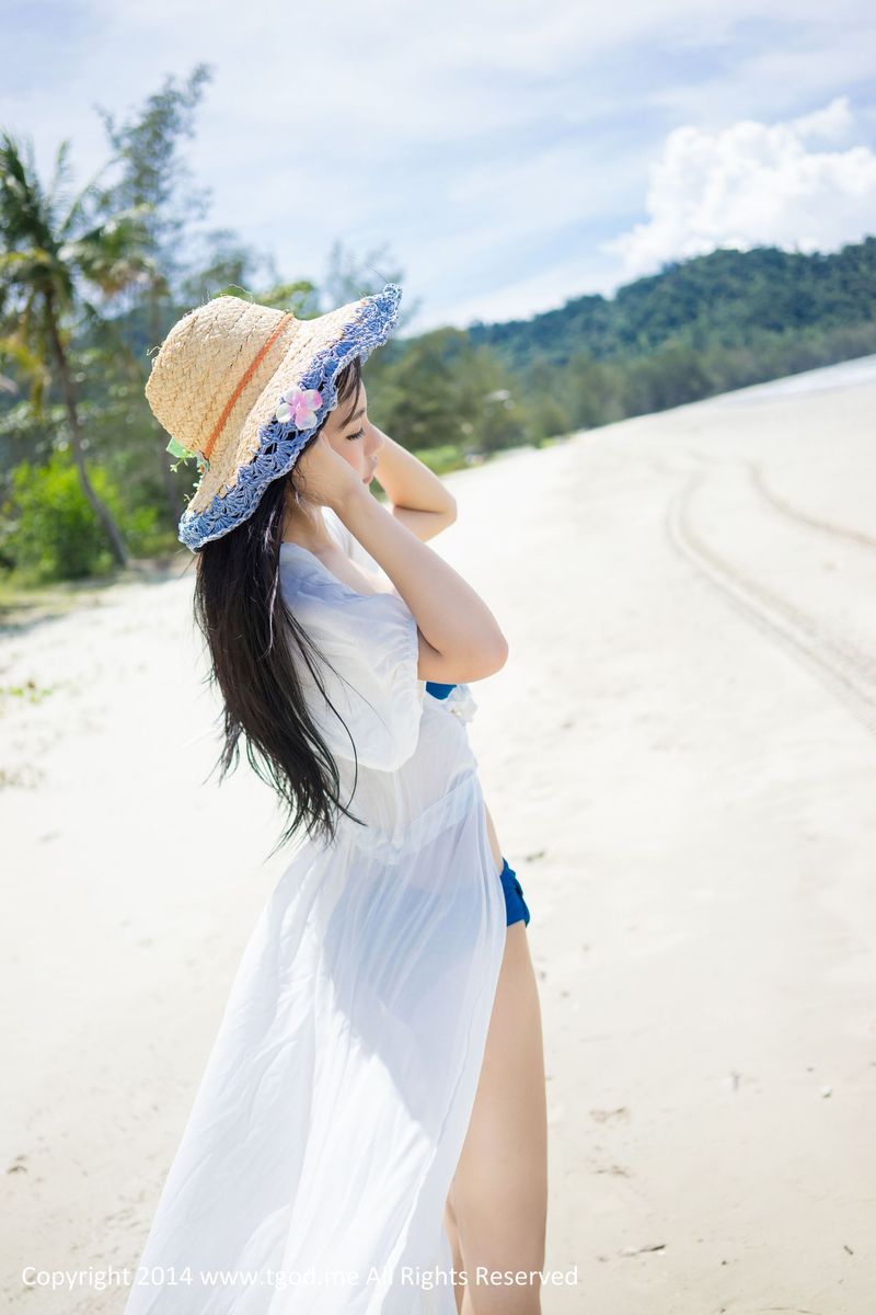 推女神美女模特绮里嘉ula沙滩薄纱比基尼诱惑沙巴旅拍