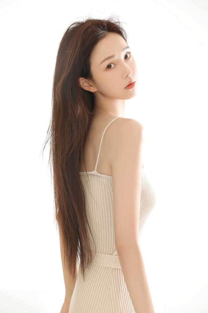 清纯邻家小妹白皙肌肤美女写真图片