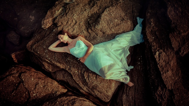 欧美海边美女写真图片