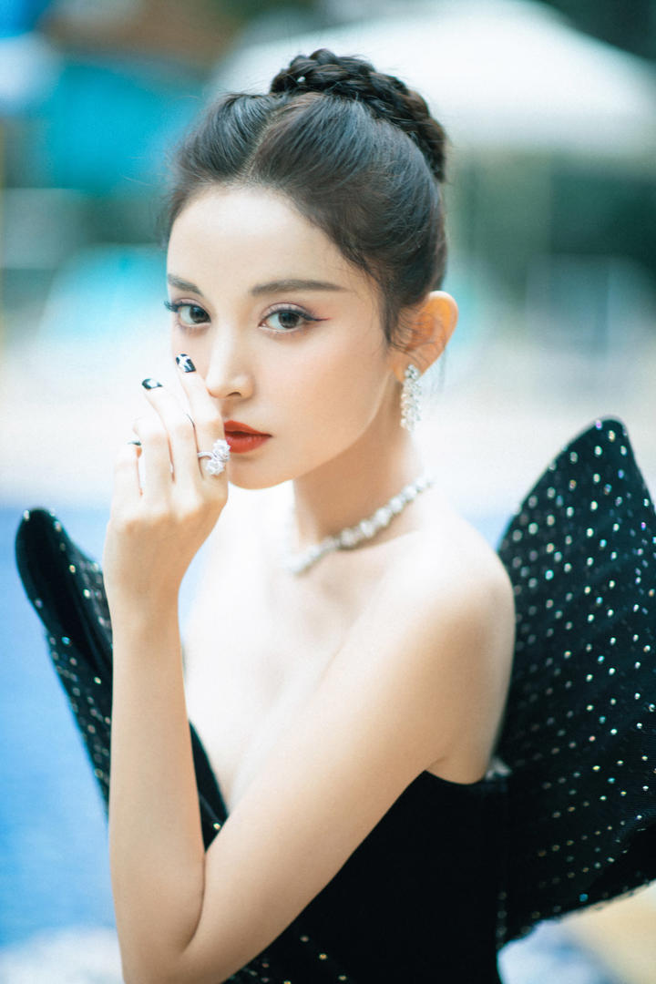 高清中国美女明星古力娜扎写真壁纸图片下载