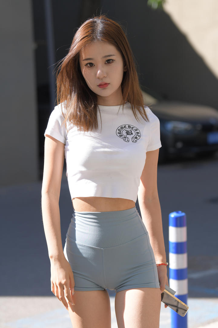 亚洲在线极品街拍美女瑜伽热裤图片