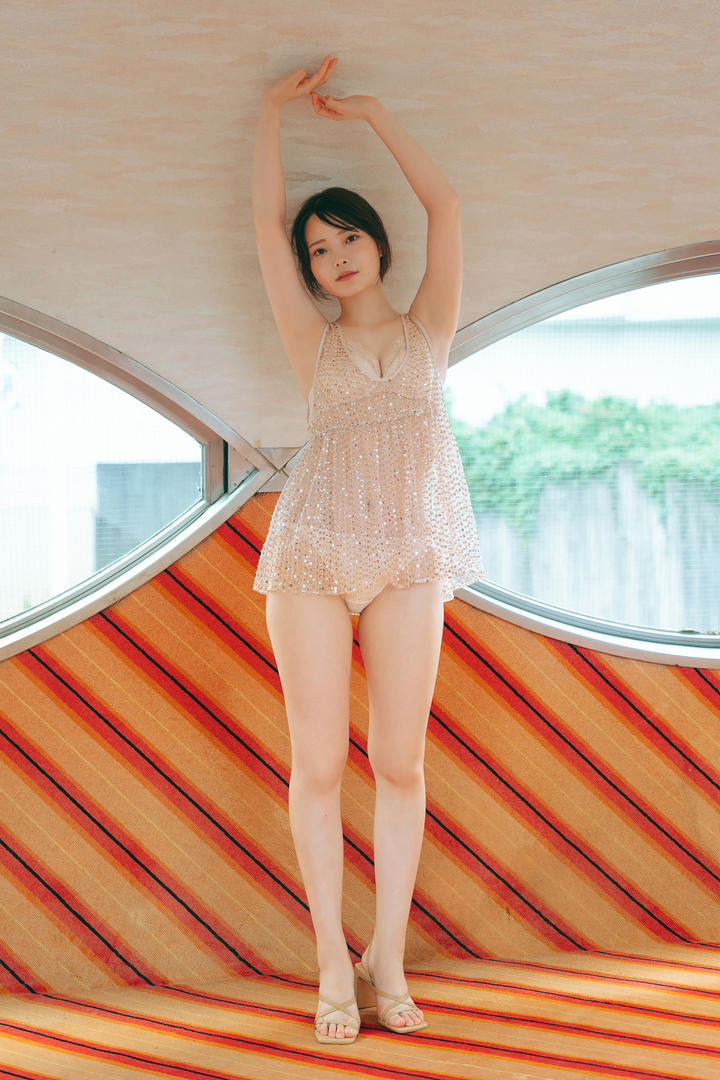 亚洲超短连衣裙美女走光日本短发美女摄影图片