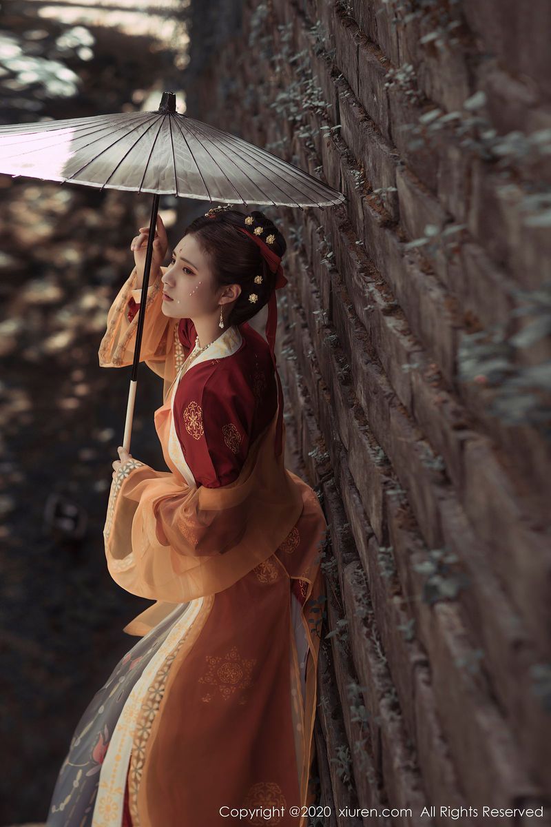 秀人网美女模特久久Aimee油压SAP女仆网袜制服云南旅拍