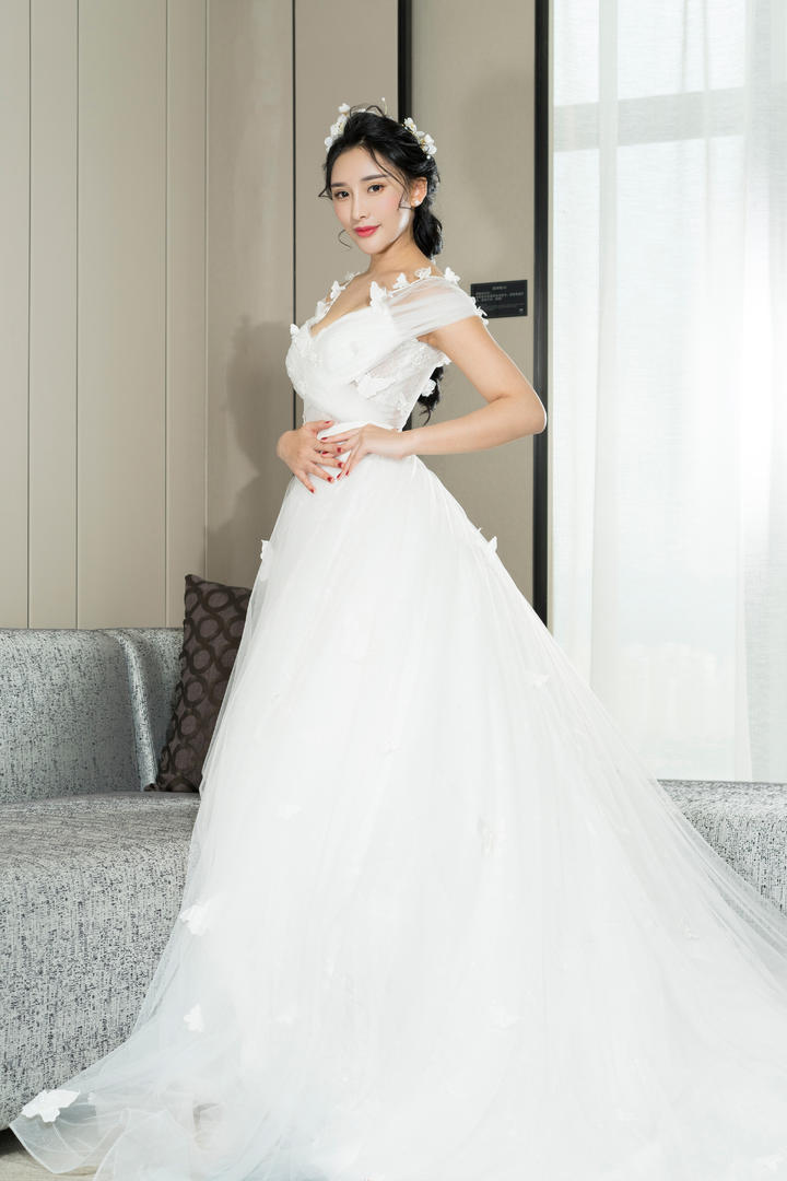 高清穿着婚纱的女神写真图片