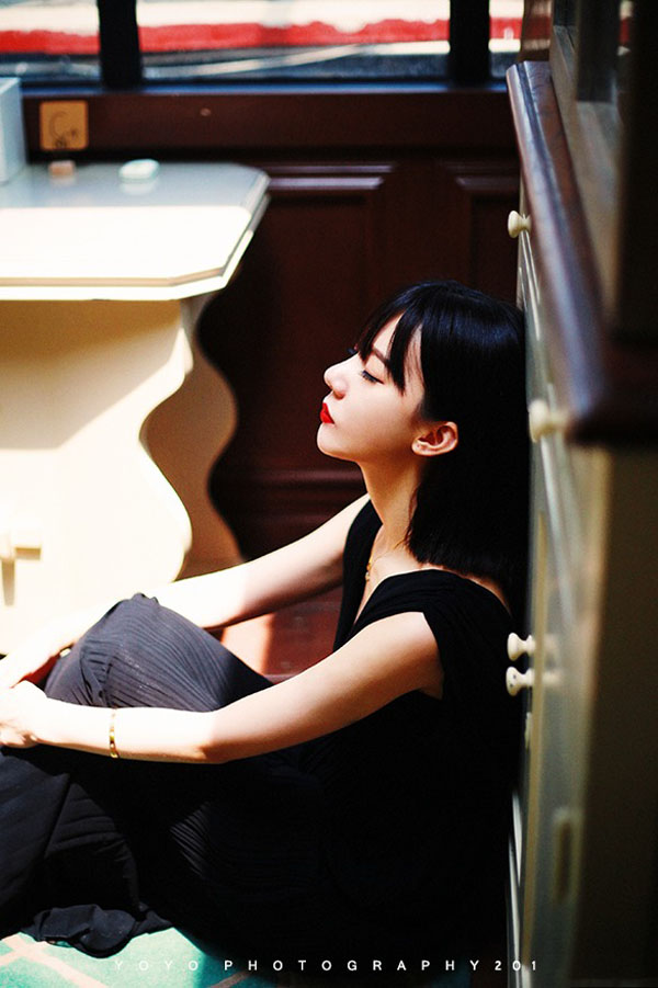 红唇少女的别样忧愁