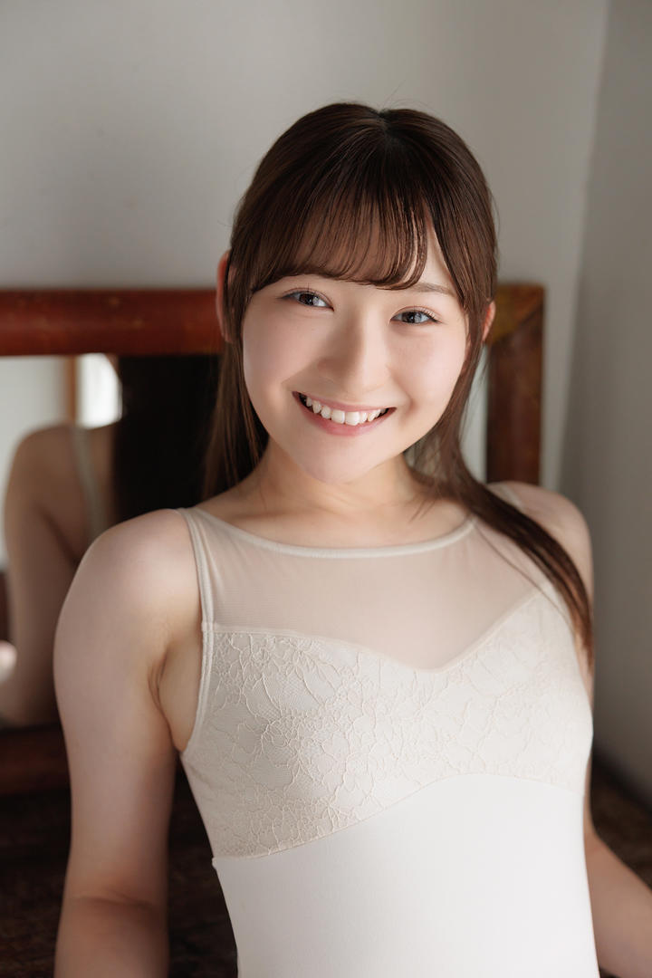 笑容甜美的体操服美女798艺术图片大全