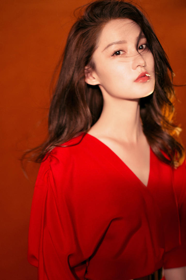 性感迷人的内地美女明星李沁图片