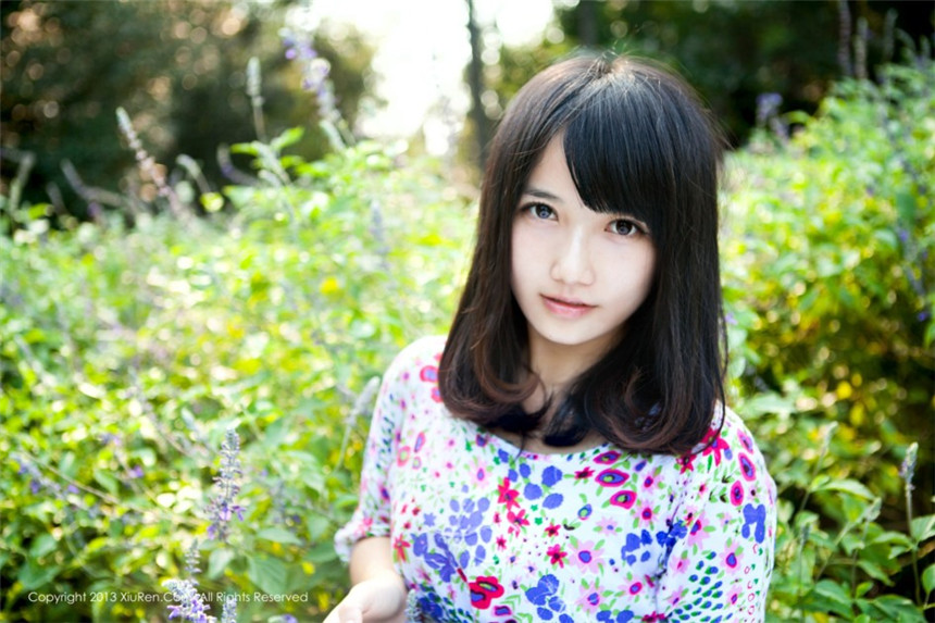 俏皮可爱女生阳光迷人写真