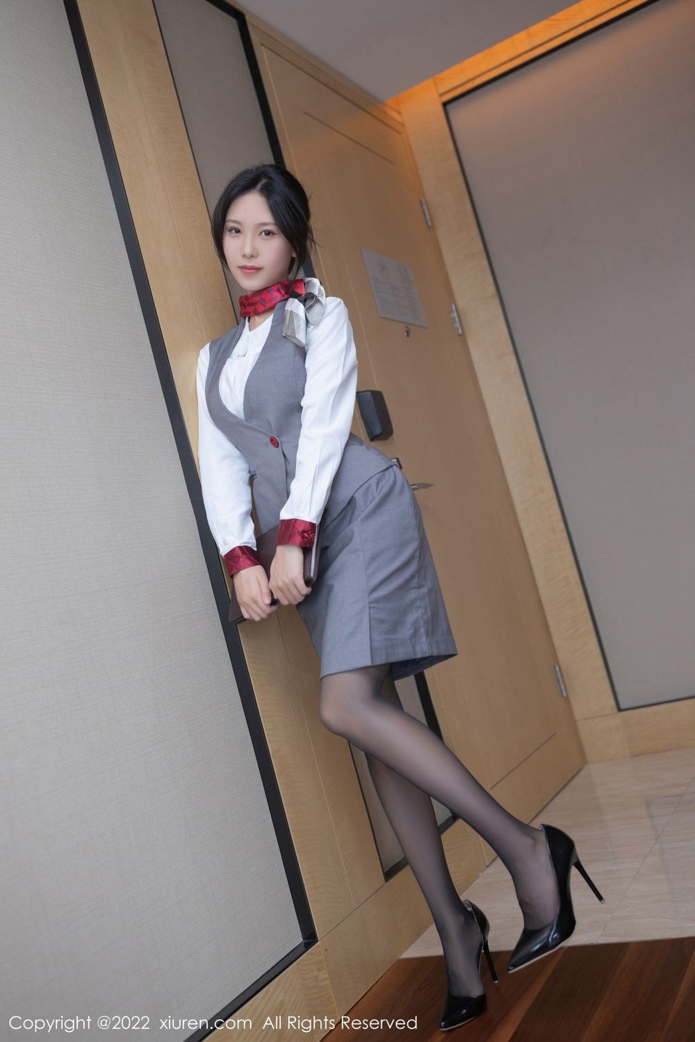 秀人网美女模特抖娘利世空姐制服黑色丝袜系列性感写真