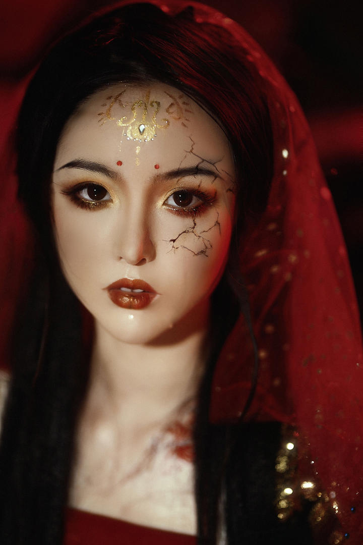 脸上有裂纹化妆的古装美女艺术写真摄影图片
