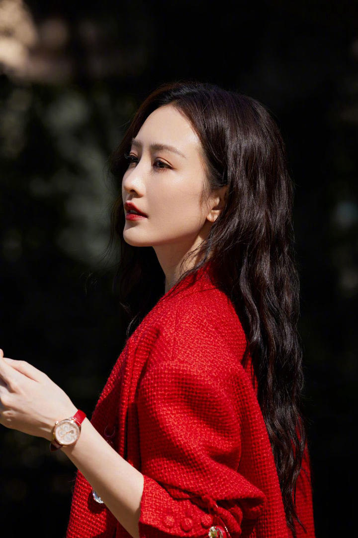 美女明星王鸥红色外套气质美女写真图片