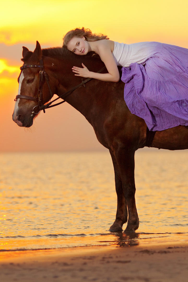 国外骑马的美女唯美写真图片