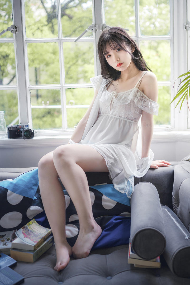 窗户边的极品清纯美女写真