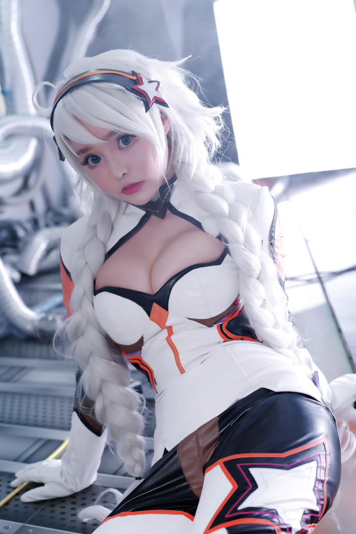 可爱的大胸卡通动漫少女写真图片