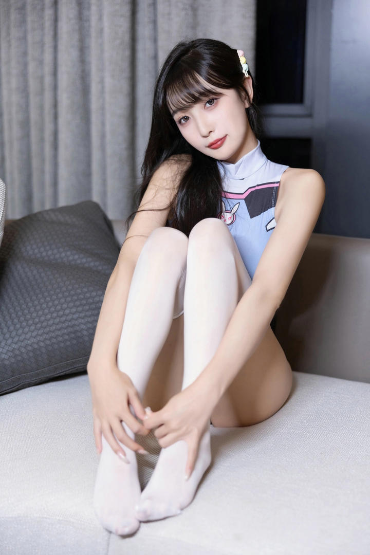 国模吧美女极品白色黑丝袜嫩模林星阑图片