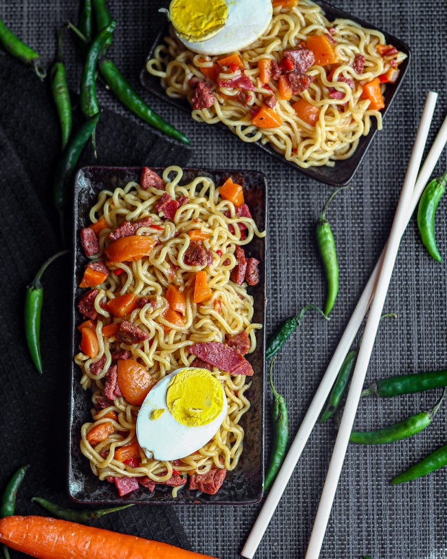 腊肠炒面条图片