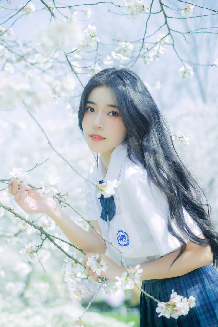 清纯制服美女高中生户外摄影写真图片