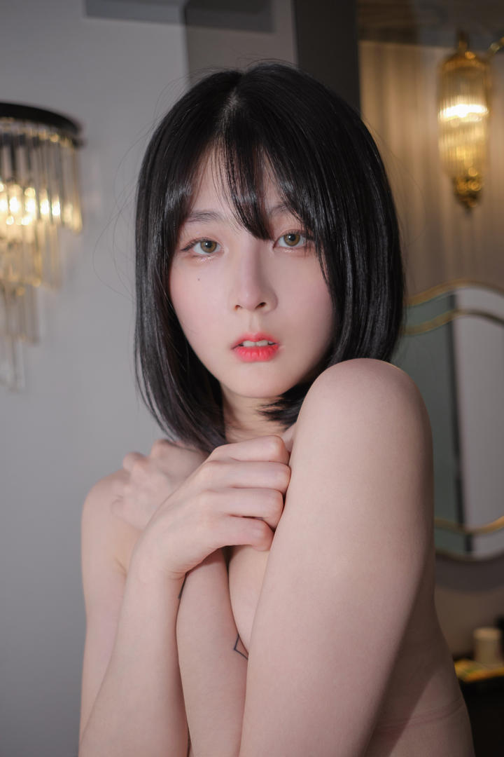 高清韩国美女模特西西人体艺术写真图片