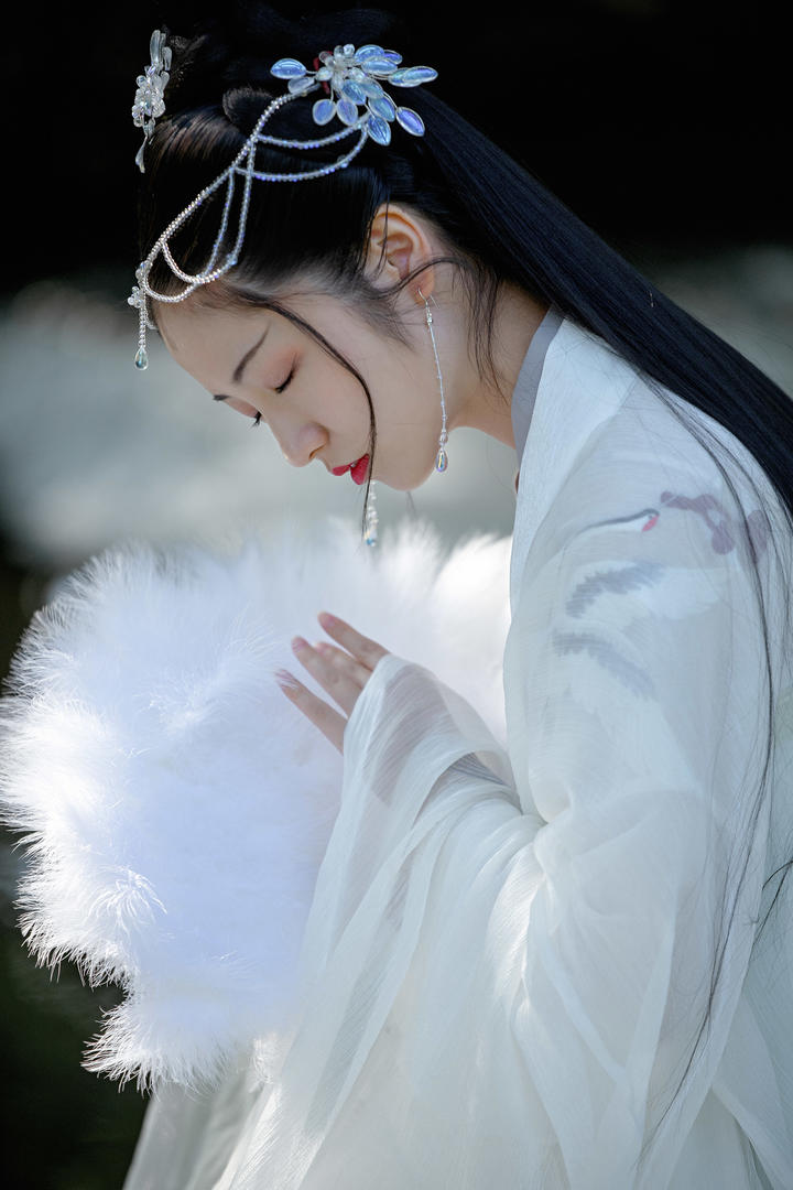清纯古装美女侧脸写真图片大全