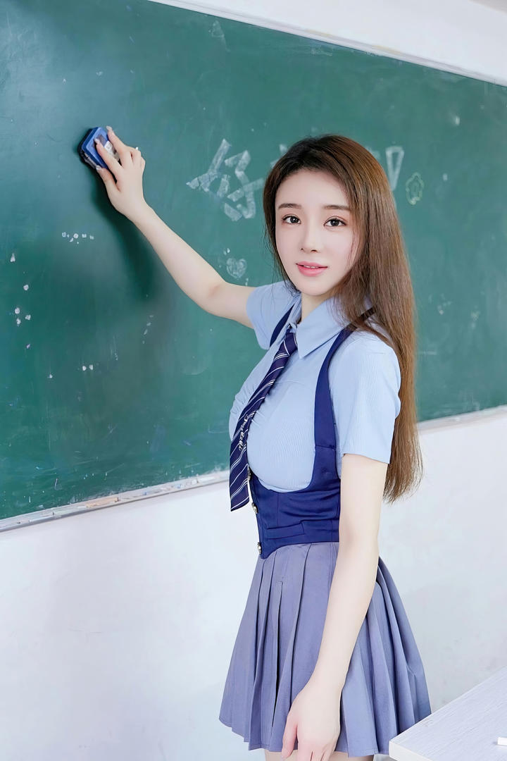 gogo国模亚洲高清大胆美女擦黑板图片