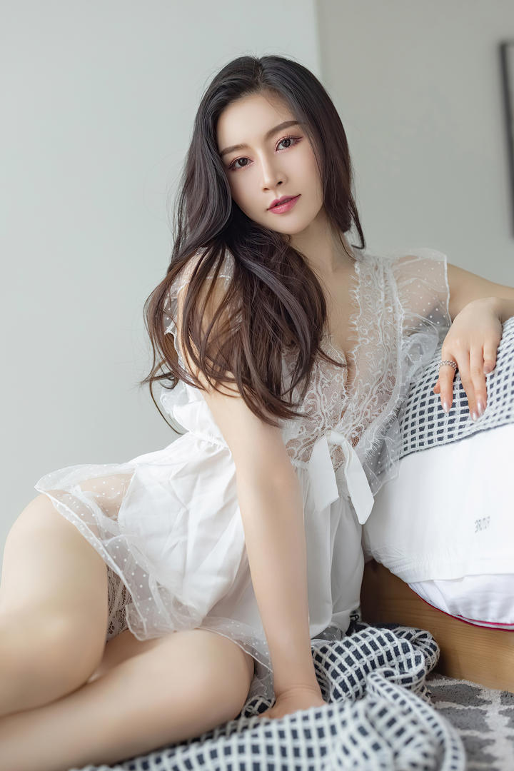 亚洲国产精品SUV性感空姐美女大尺度写真下载免费