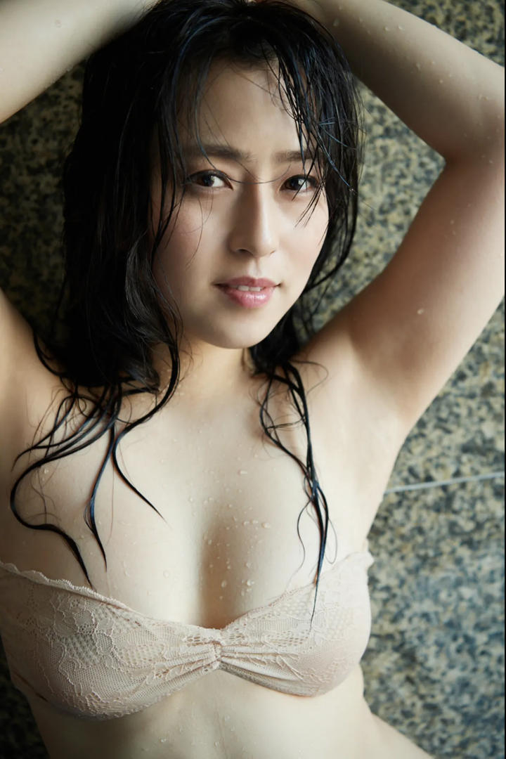 99精品日韩AV在线性感艺术照写真集