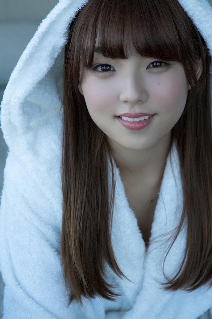 面若桃花的日本宅男女神篠崎爱美女性感图片