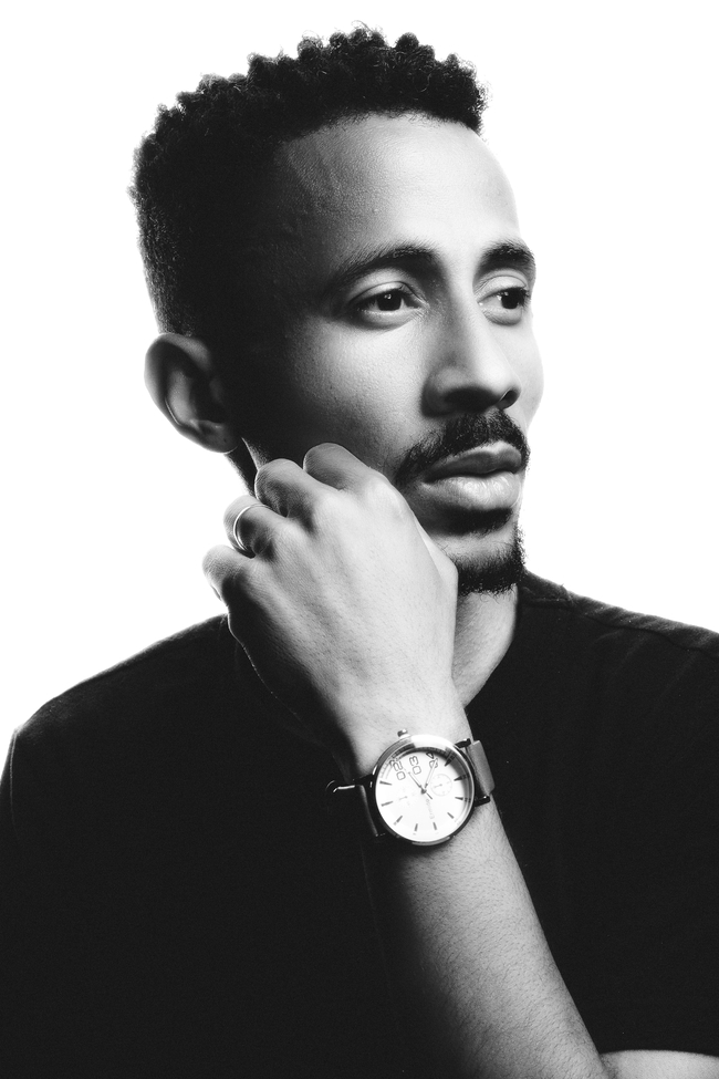 黑白质感时尚帅哥写真图片