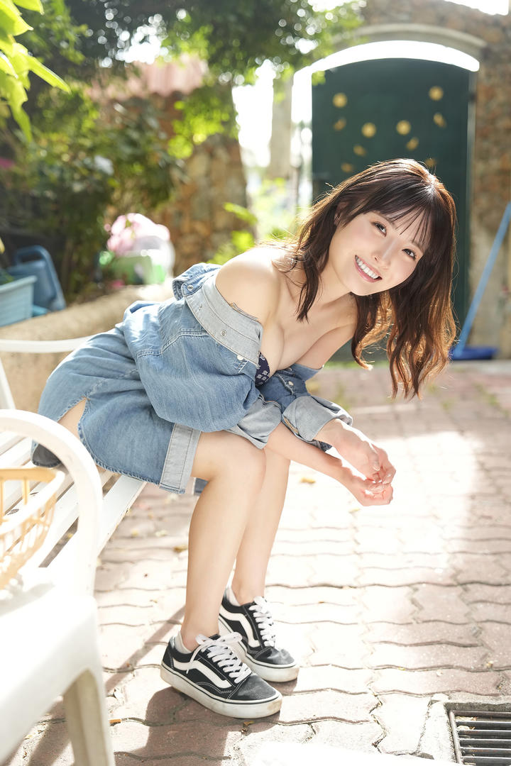 阳光时尚的漂亮美女日本女神写真图片