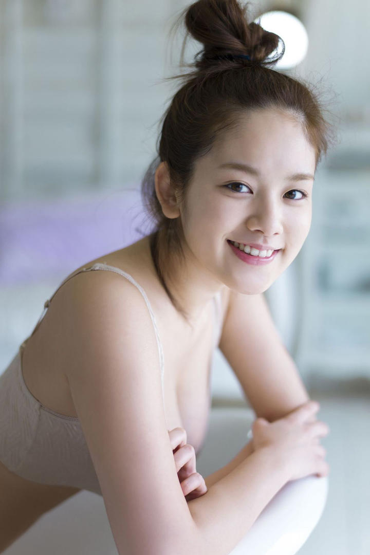 日本清纯粉嫩内衣模特高清美女大全