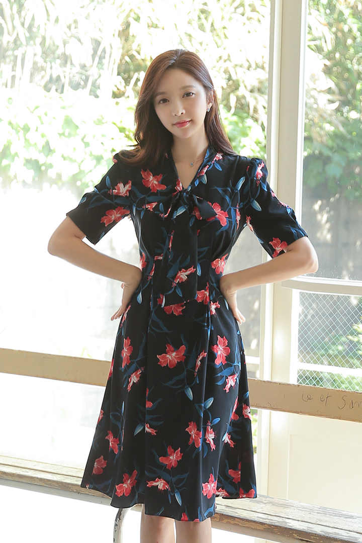 站在窗户边的韩国美女朴秀妍高清写真