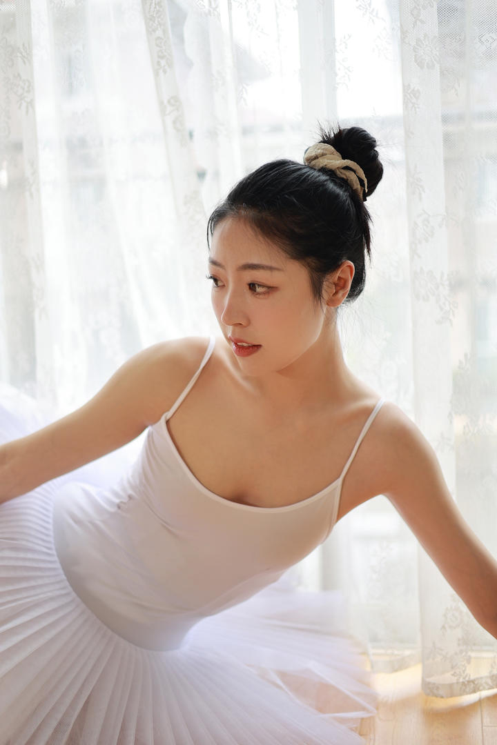 清纯芭蕾舞美女老师高清写真图片