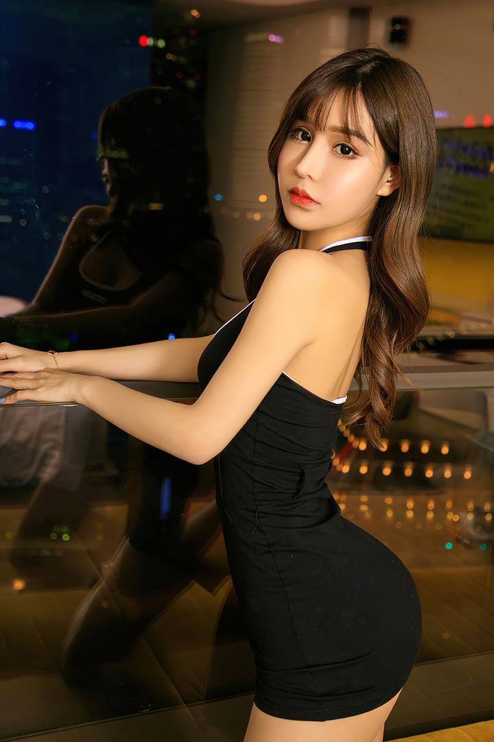 亚洲极品迷人翘臀美女诱惑个人写真图片