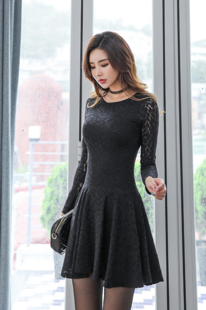 穿着超短裙的韩国极品丝袜美女图片