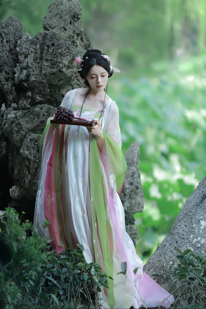 唯美汉服古风小姐姐仙气十足，古典艺术写真惊艳四座