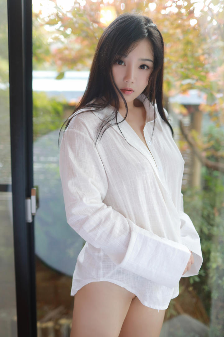 超清唯美白色衬衣气质女神写真图片